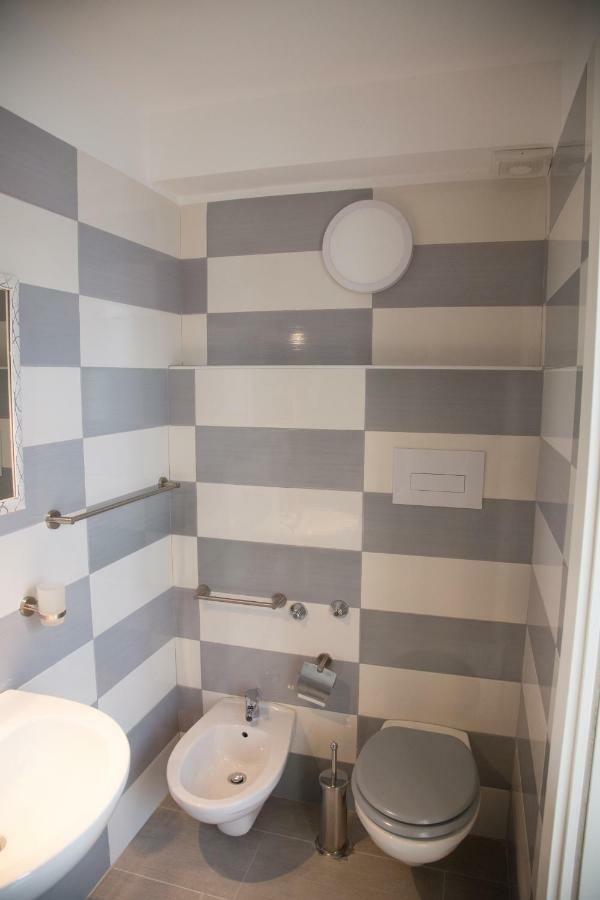 Vesuvius Luxury Suites Napoli Bagian luar foto