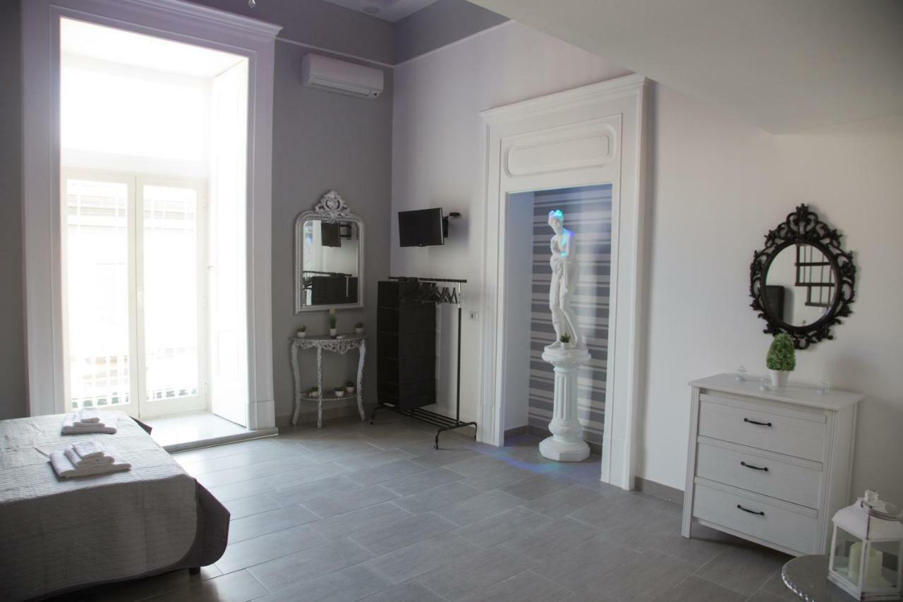 Vesuvius Luxury Suites Napoli Bagian luar foto