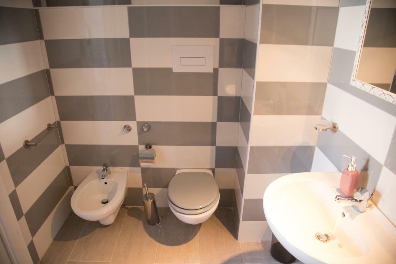 Vesuvius Luxury Suites Napoli Bagian luar foto